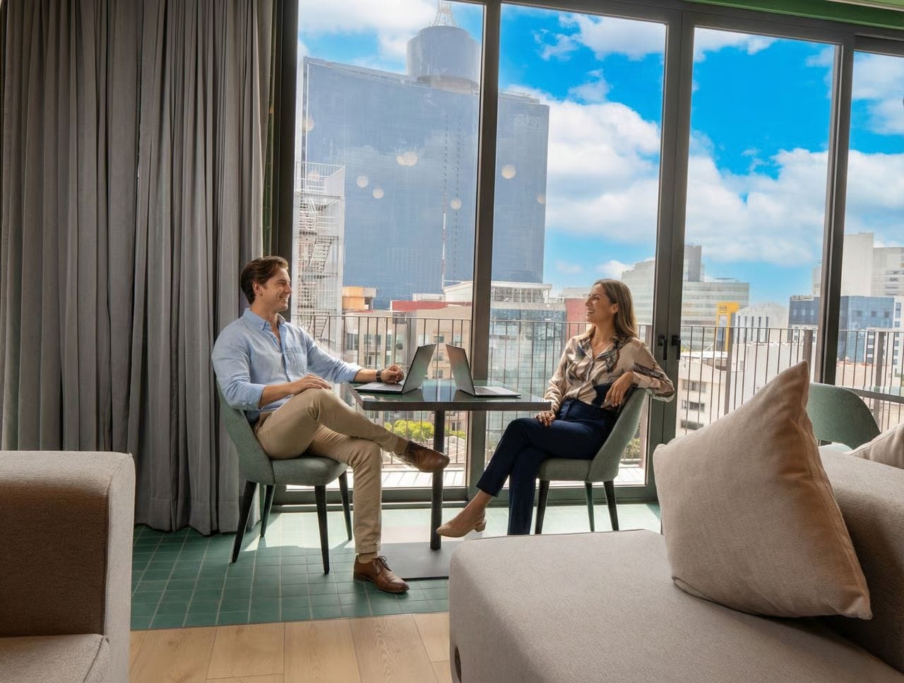 Sala con aislamiento acΓΊstico en departamento Urbanista